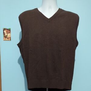 Daniel Cremieux V-Neck Sweater Vest in Dark Brown
